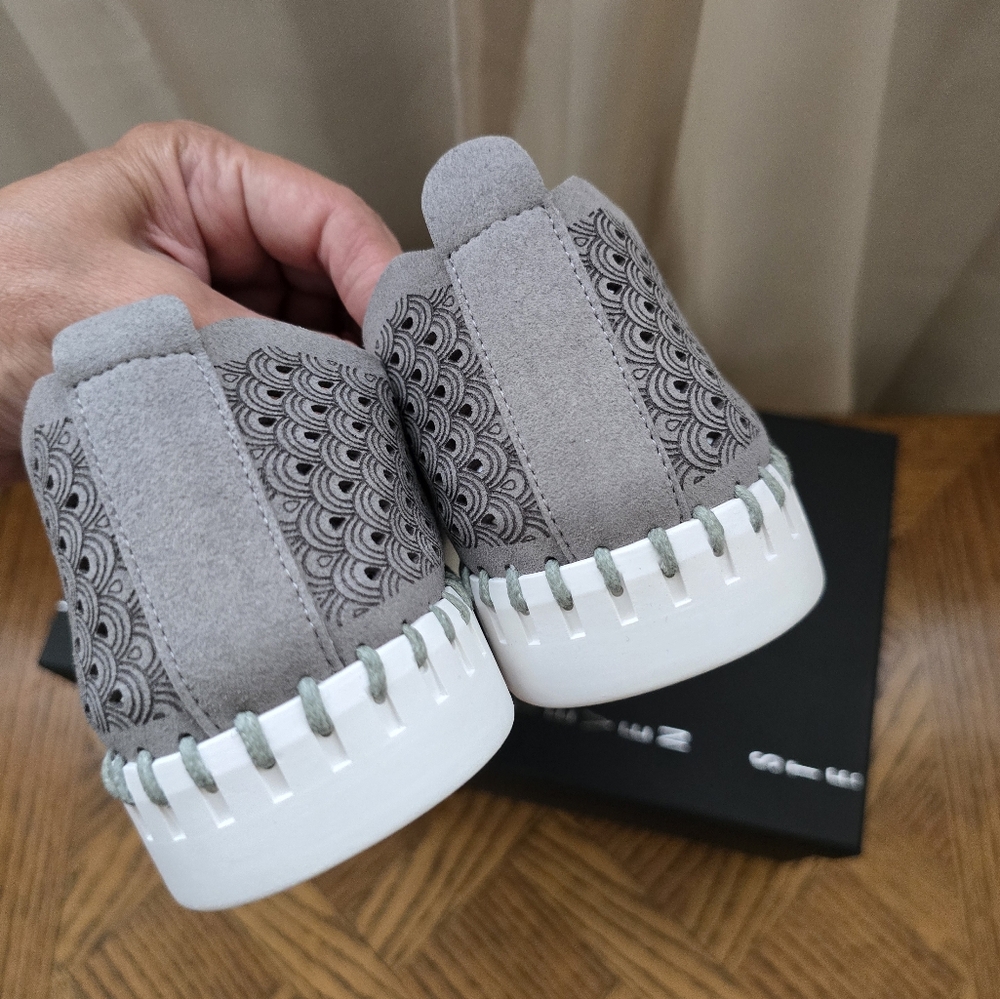 🩶Steve Madden Perforated Slip-ons SIZE 7.5 - Picture 6 of 9